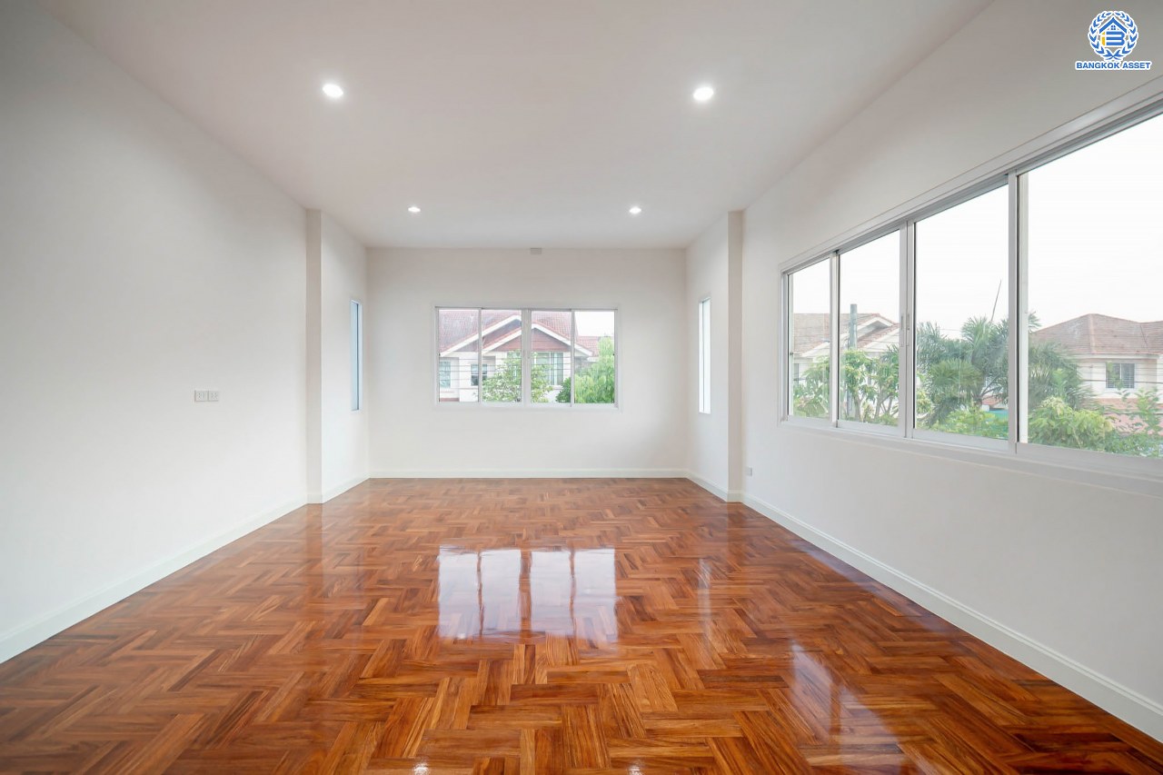 บ้านมือสองตกแต่งใหม่ โครงการ มัณฑิกา กาญจนาฯ-บางบอน รองรับทุกความสุข เนื้อที่ 108.6 ตร.ว. ฟังก์ชัน 3 ห้องนอน 3 ห้องน้ำ 2 ห้องอเนกประสงค์ จอดรถได้ 2 คัน บนทำเลใกล้รถไฟฟ้าสายสีน้ำเงิน "สถานีหลัก2" และจุดขึ้นทางด่วน "พระราม2" และ The Mall บางแค